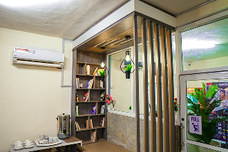 Mini Library and Lounge